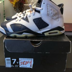 Jordan retro 6 Olympic size 7 youth/ grade school